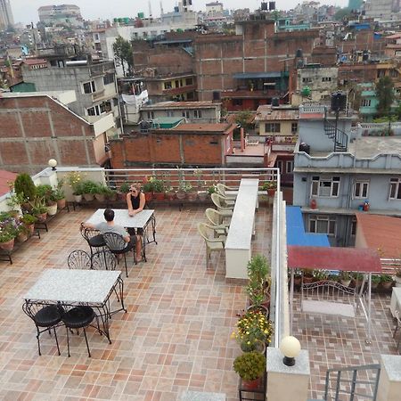 Shine Homestay Famille Francophone - Shine Home And Apartment Kathmandu Bagian luar foto