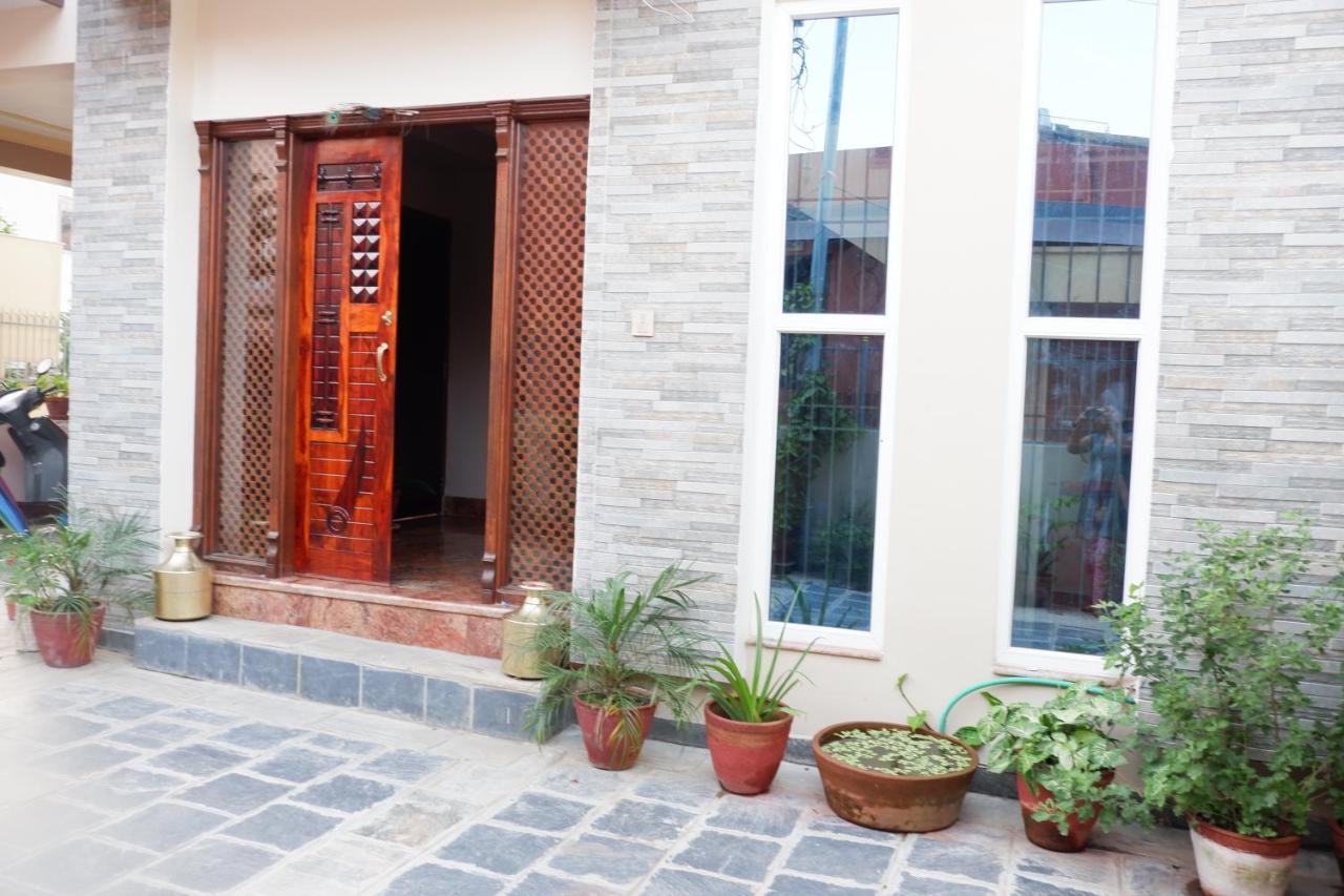 Shine Homestay Famille Francophone - Shine Home And Apartment Kathmandu Bagian luar foto