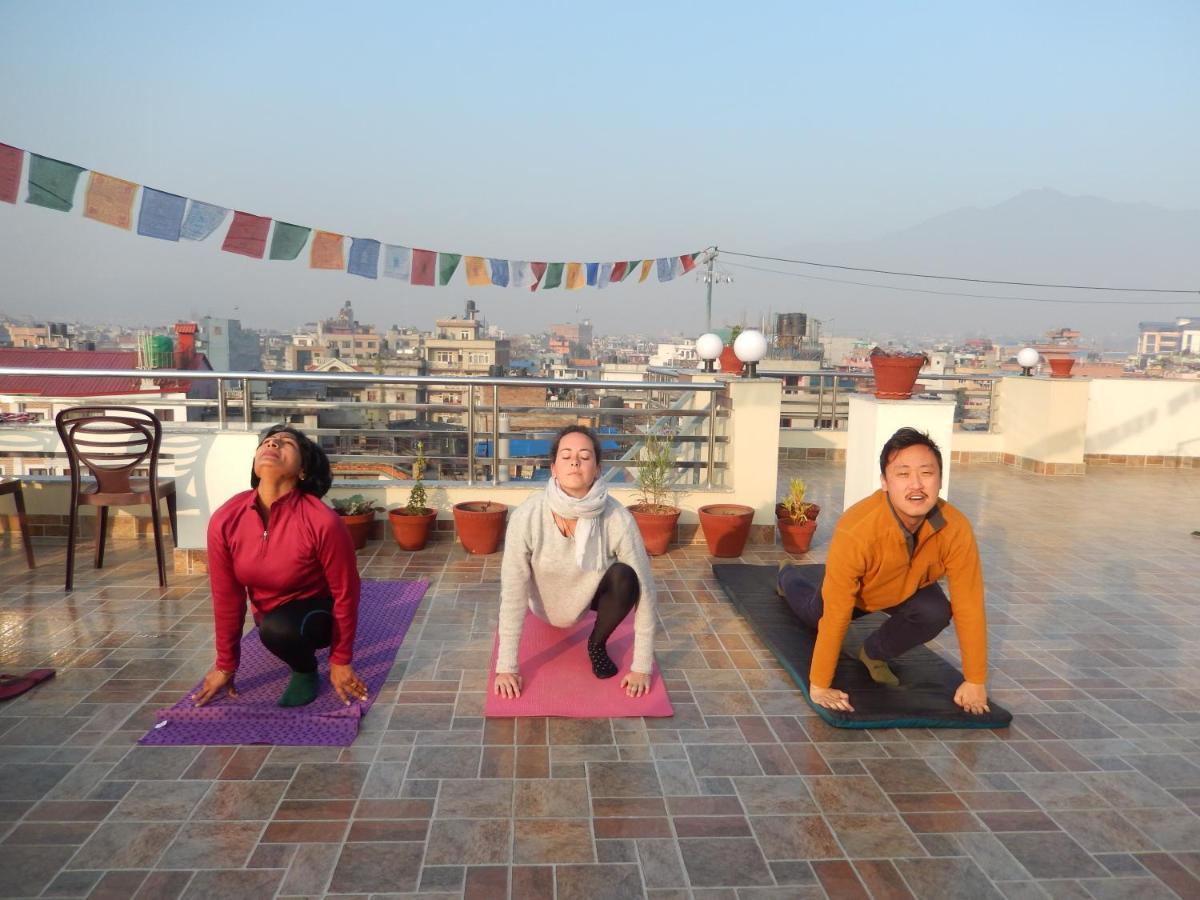 Shine Homestay Famille Francophone - Shine Home And Apartment Kathmandu Bagian luar foto