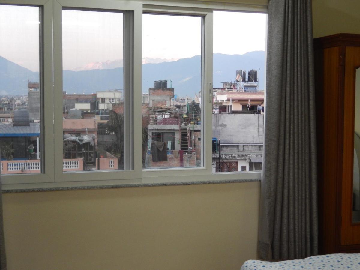 Shine Homestay Famille Francophone - Shine Home And Apartment Kathmandu Bagian luar foto