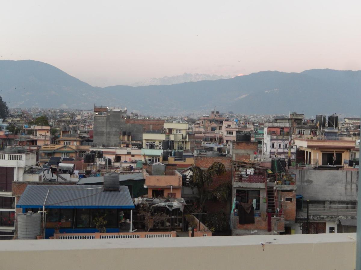 Shine Homestay Famille Francophone - Shine Home And Apartment Kathmandu Bagian luar foto
