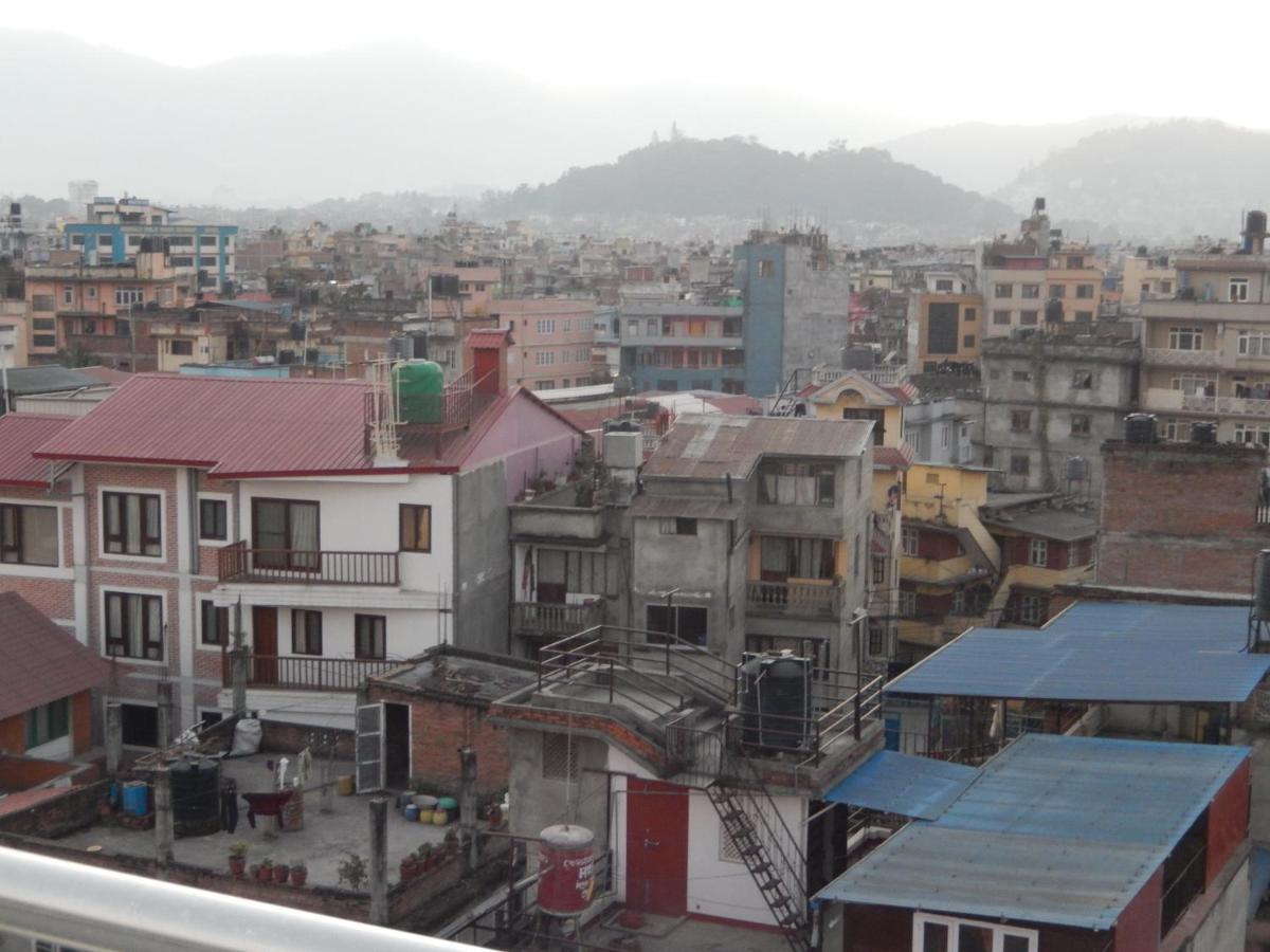 Shine Homestay Famille Francophone - Shine Home And Apartment Kathmandu Bagian luar foto