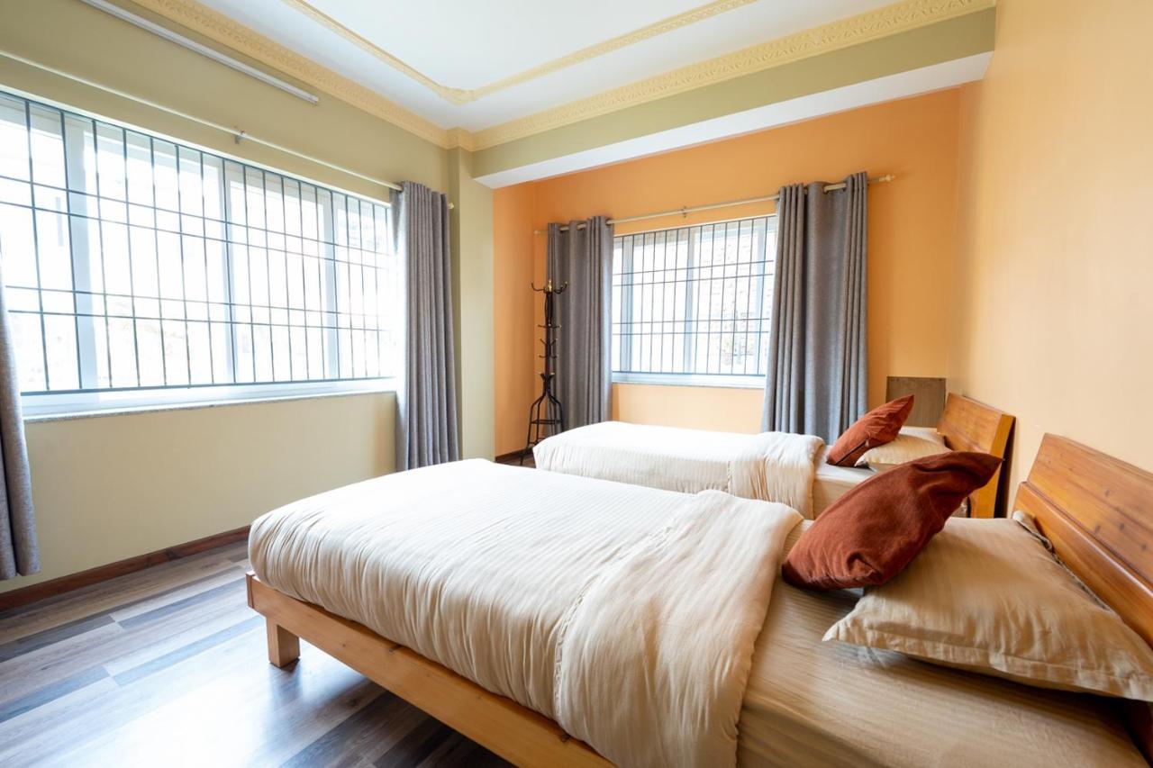 Shine Homestay Famille Francophone - Shine Home And Apartment Kathmandu Bagian luar foto