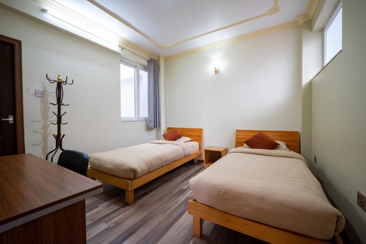 Shine Homestay Famille Francophone - Shine Home And Apartment Kathmandu Bagian luar foto