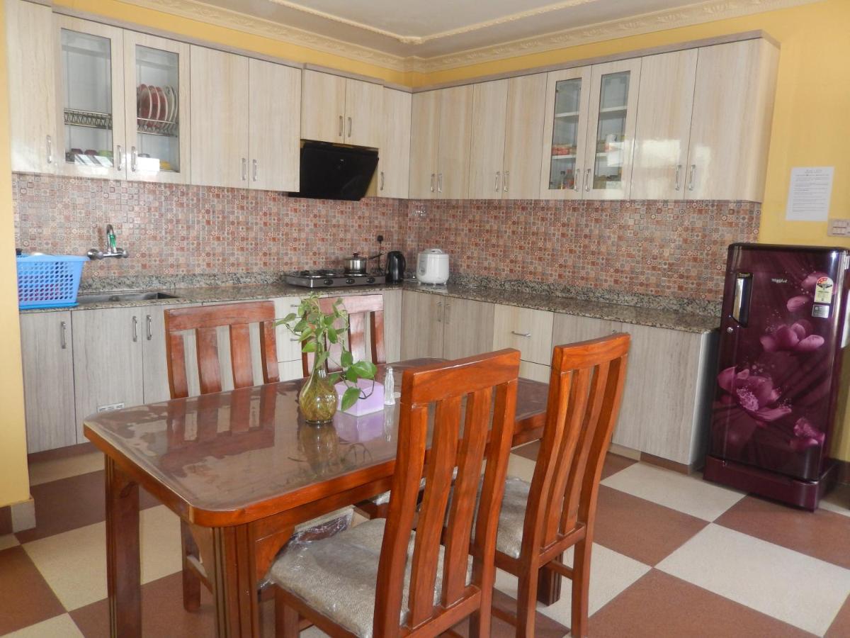 Shine Homestay Famille Francophone - Shine Home And Apartment Kathmandu Bagian luar foto