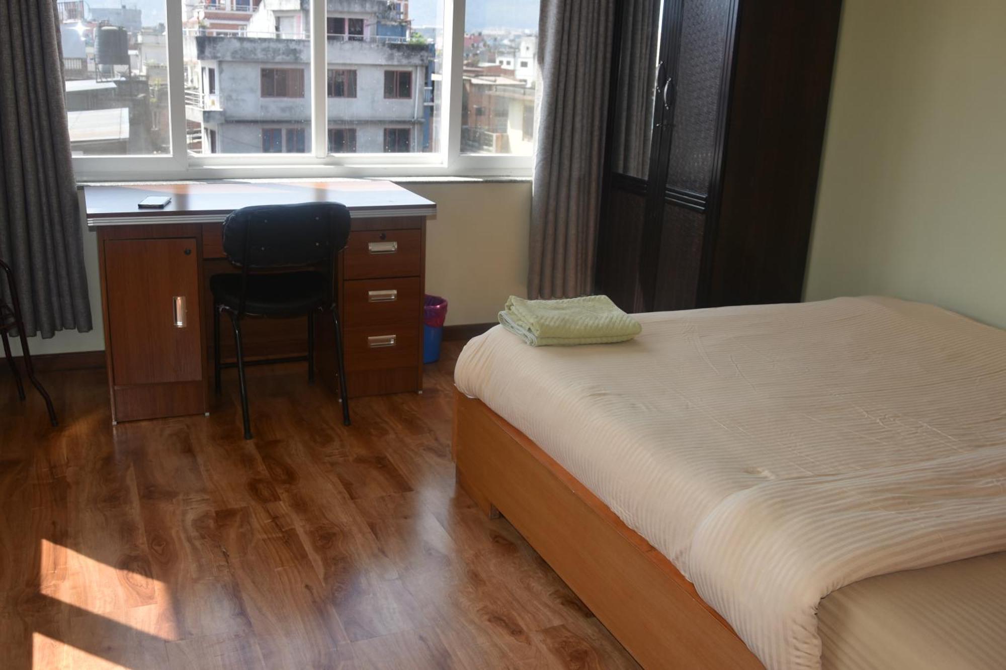 Shine Homestay Famille Francophone - Shine Home And Apartment Kathmandu Bagian luar foto