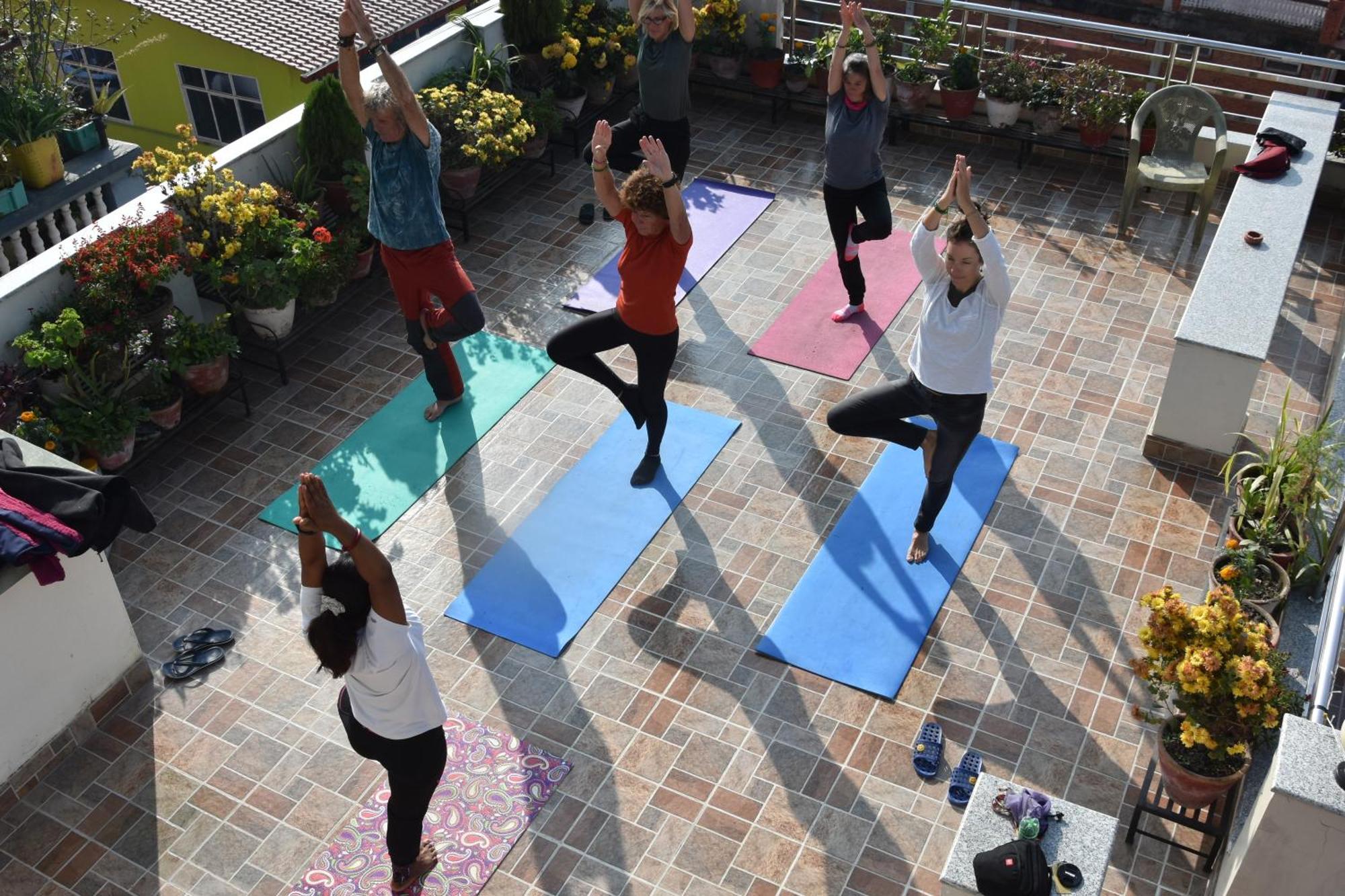 Shine Homestay Famille Francophone - Shine Home And Apartment Kathmandu Bagian luar foto