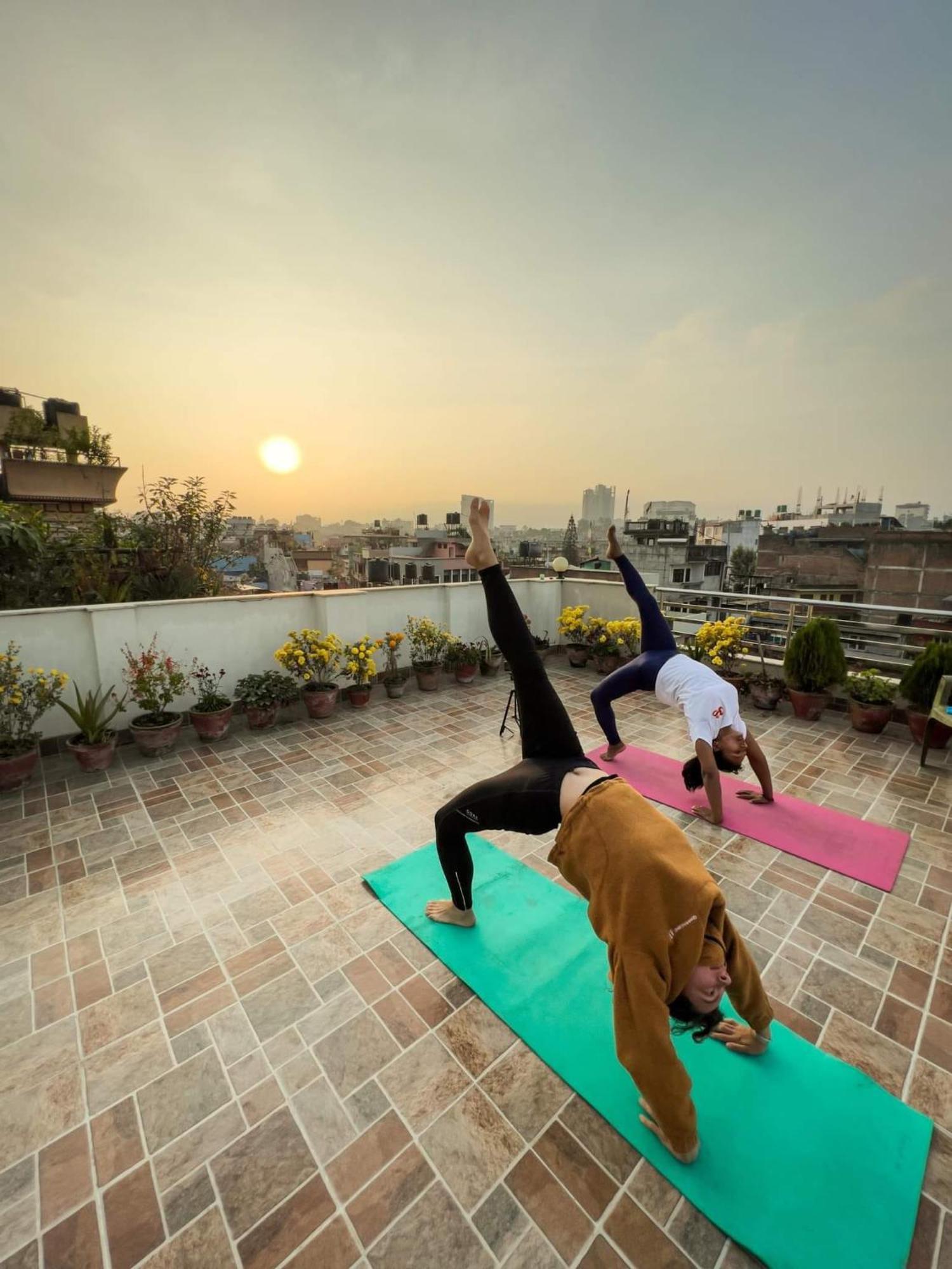 Shine Homestay Famille Francophone - Shine Home And Apartment Kathmandu Bagian luar foto