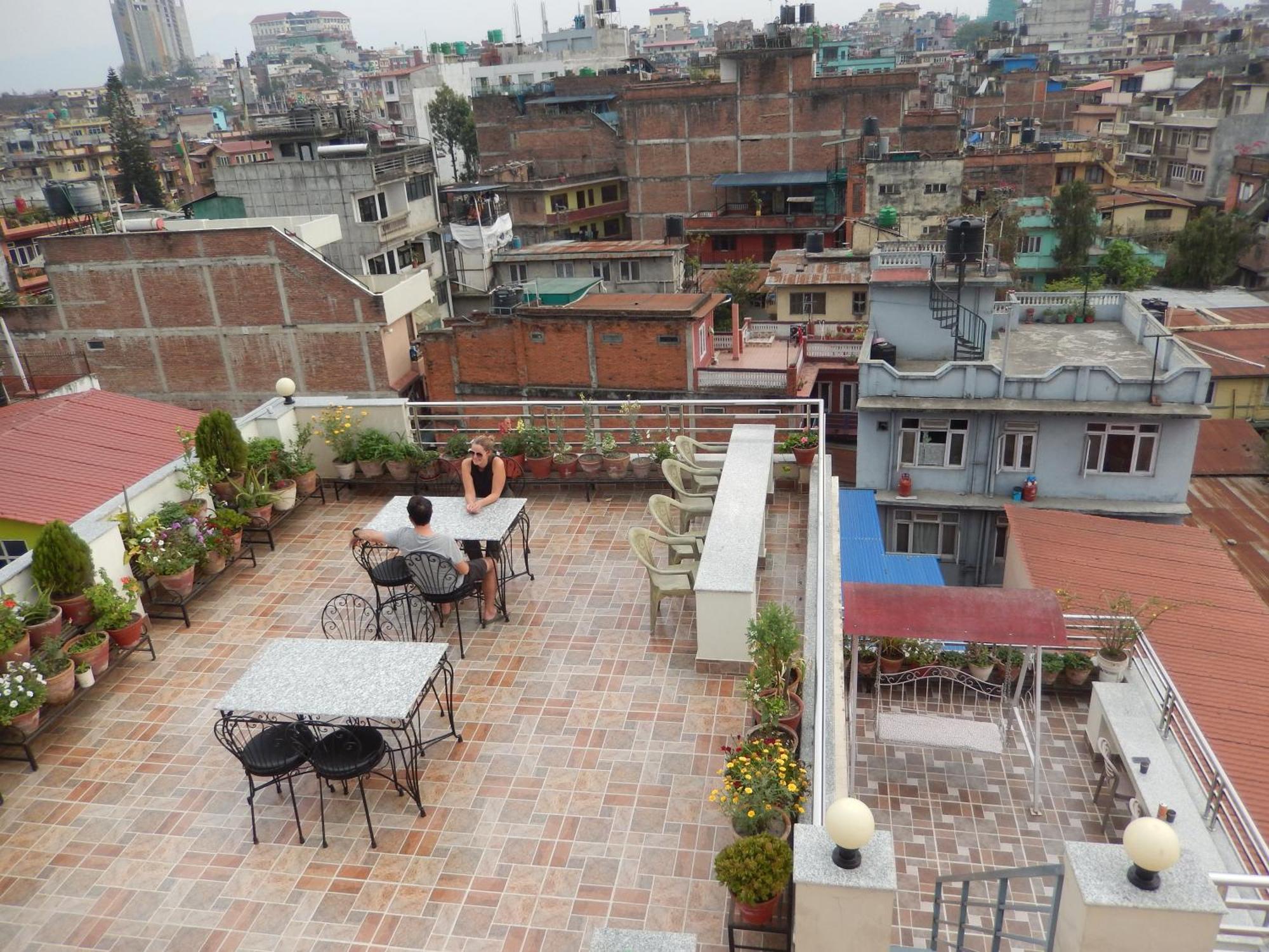 Shine Homestay Famille Francophone - Shine Home And Apartment Kathmandu Bagian luar foto