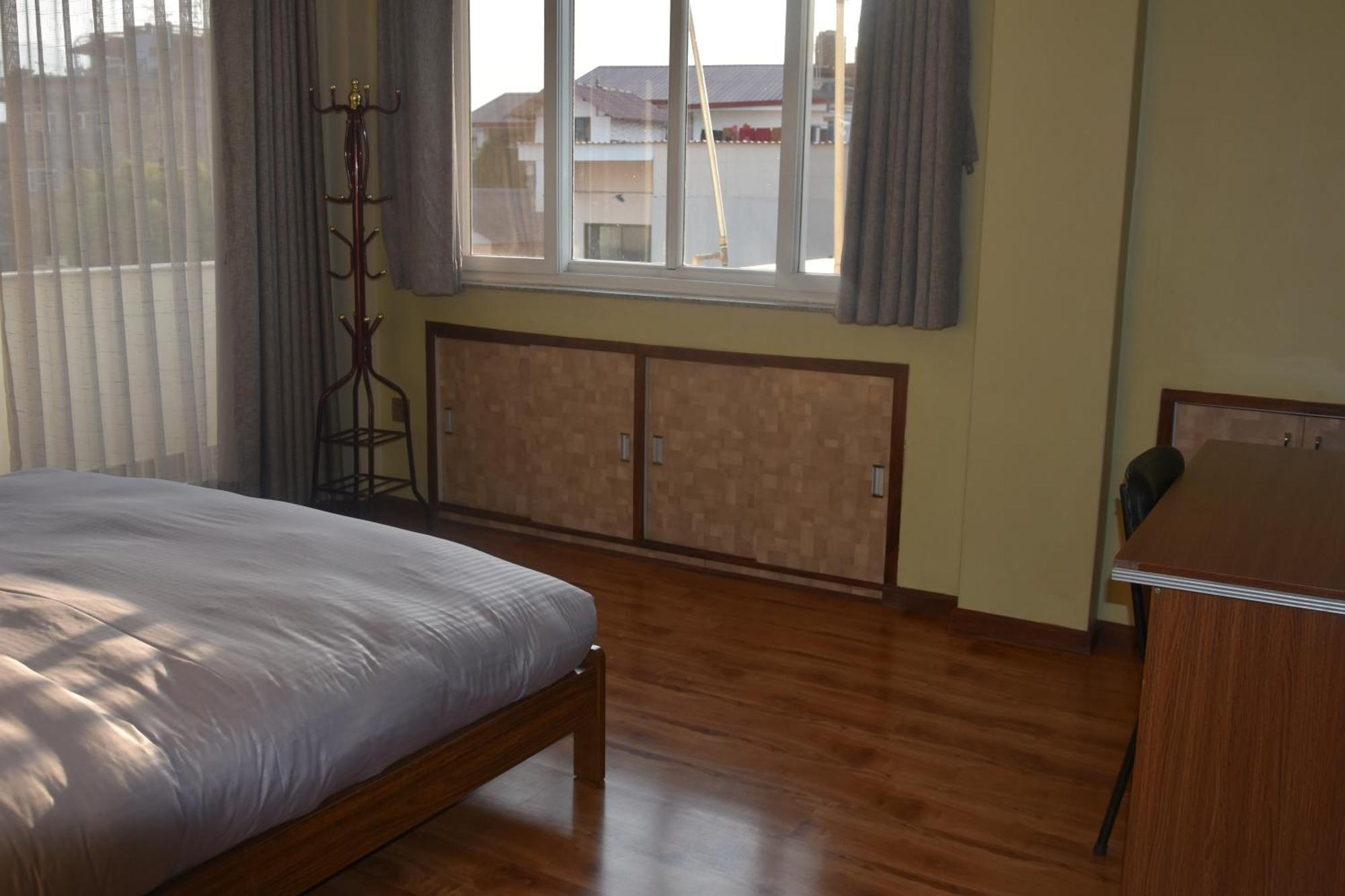 Shine Homestay Famille Francophone - Shine Home And Apartment Kathmandu Bagian luar foto