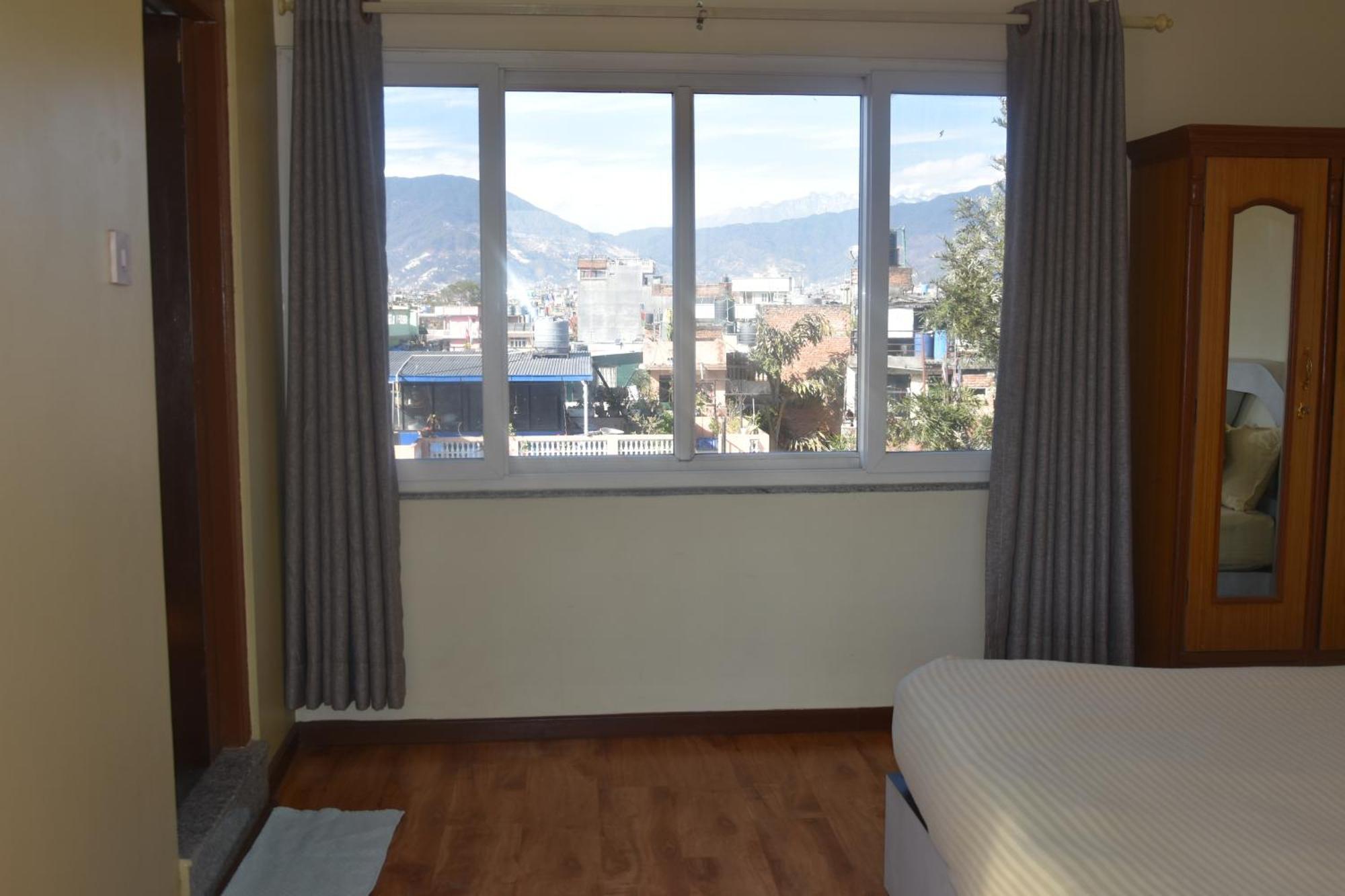 Shine Homestay Famille Francophone - Shine Home And Apartment Kathmandu Bagian luar foto