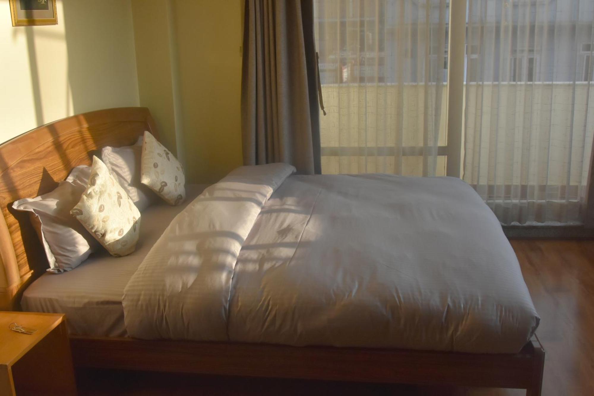 Shine Homestay Famille Francophone - Shine Home And Apartment Kathmandu Bagian luar foto