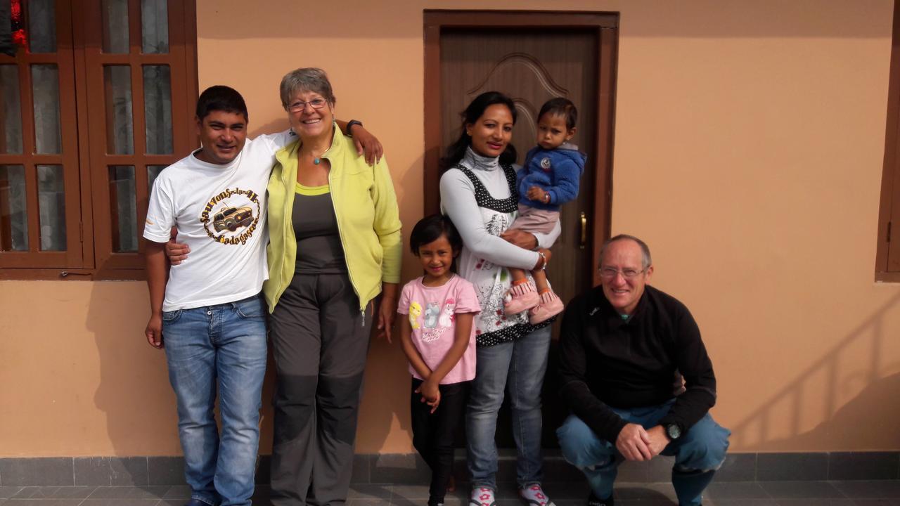 Shine Homestay Famille Francophone - Shine Home And Apartment Kathmandu Bagian luar foto