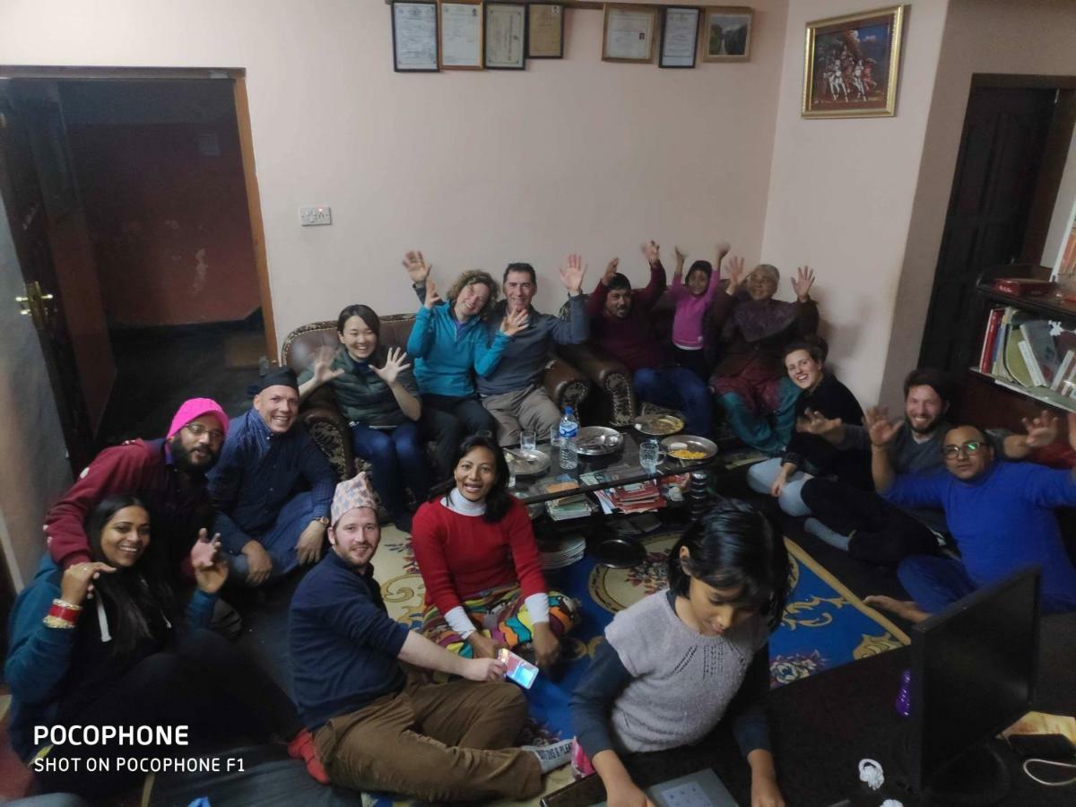 Shine Homestay Famille Francophone - Shine Home And Apartment Kathmandu Bagian luar foto