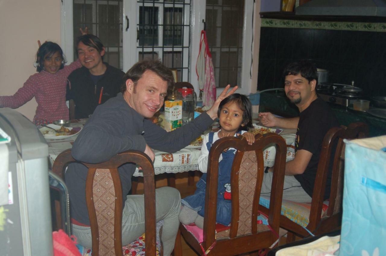 Shine Homestay Famille Francophone - Shine Home And Apartment Kathmandu Bagian luar foto
