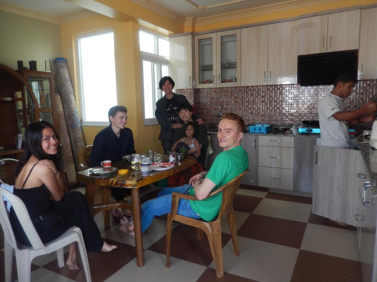 Shine Homestay Famille Francophone - Shine Home And Apartment Kathmandu Bagian luar foto