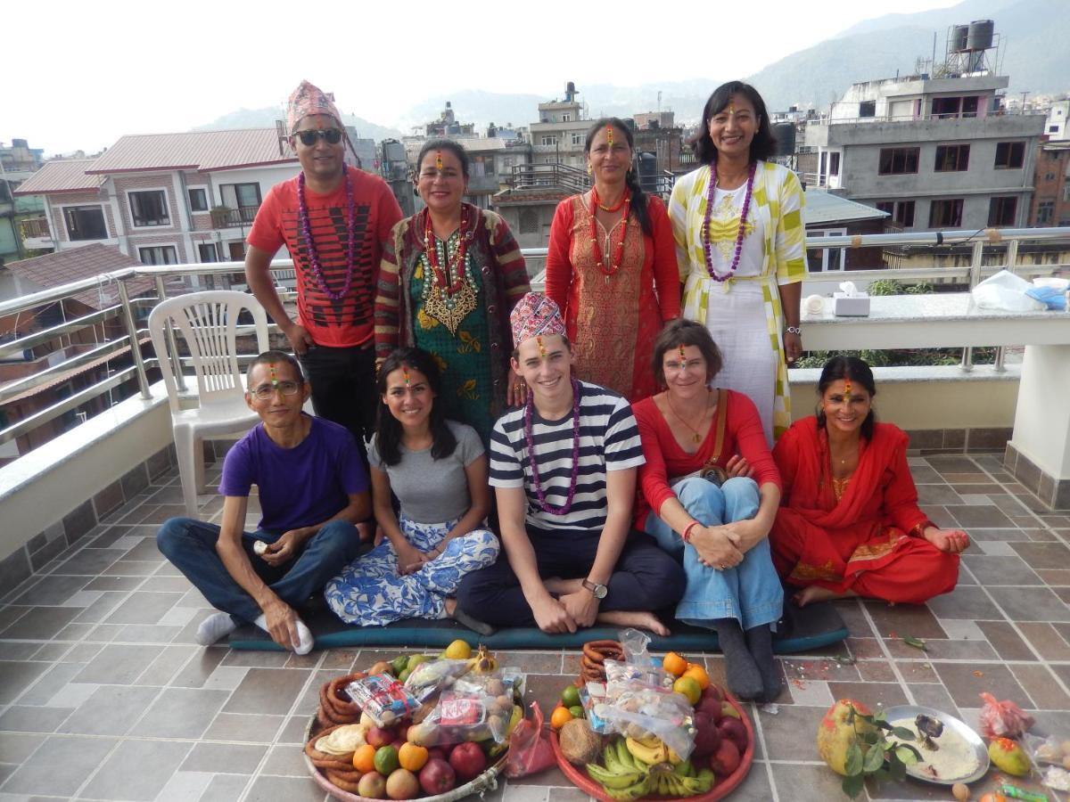 Shine Homestay Famille Francophone - Shine Home And Apartment Kathmandu Bagian luar foto
