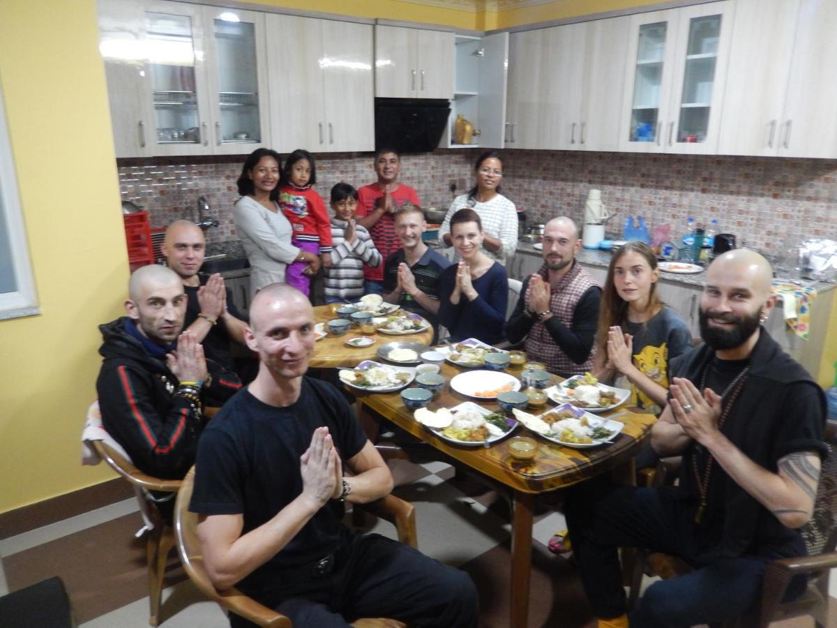 Shine Homestay Famille Francophone - Shine Home And Apartment Kathmandu Bagian luar foto