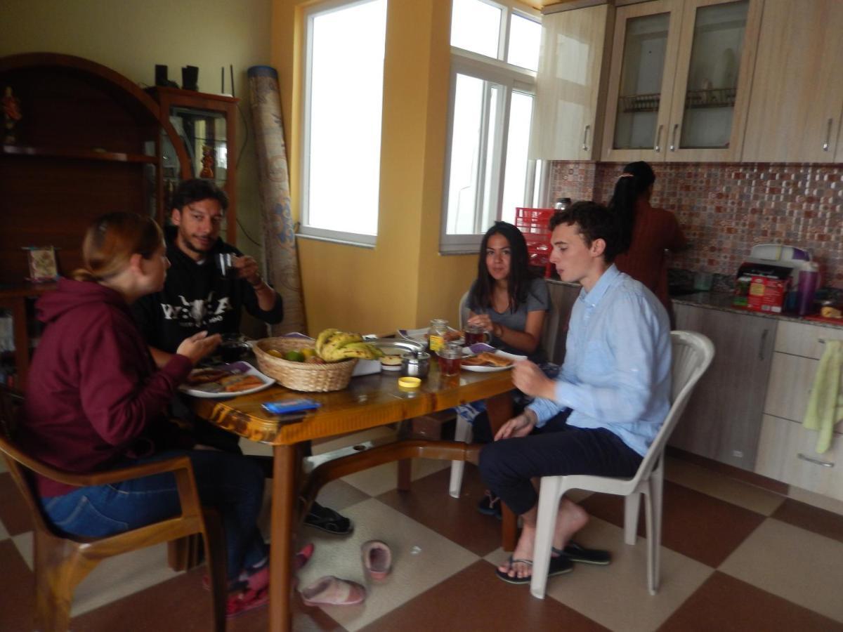 Shine Homestay Famille Francophone - Shine Home And Apartment Kathmandu Bagian luar foto